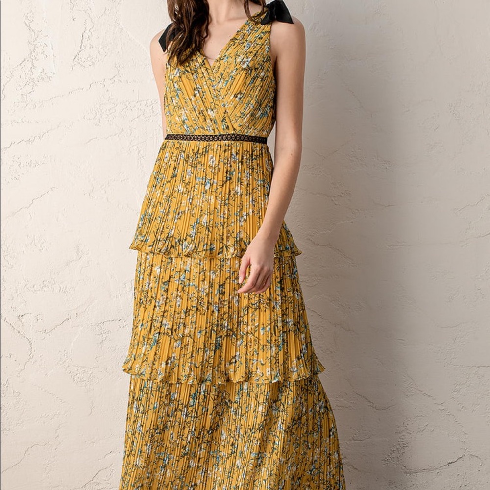 Lulus such sophistication yellow floral print pleated maxi